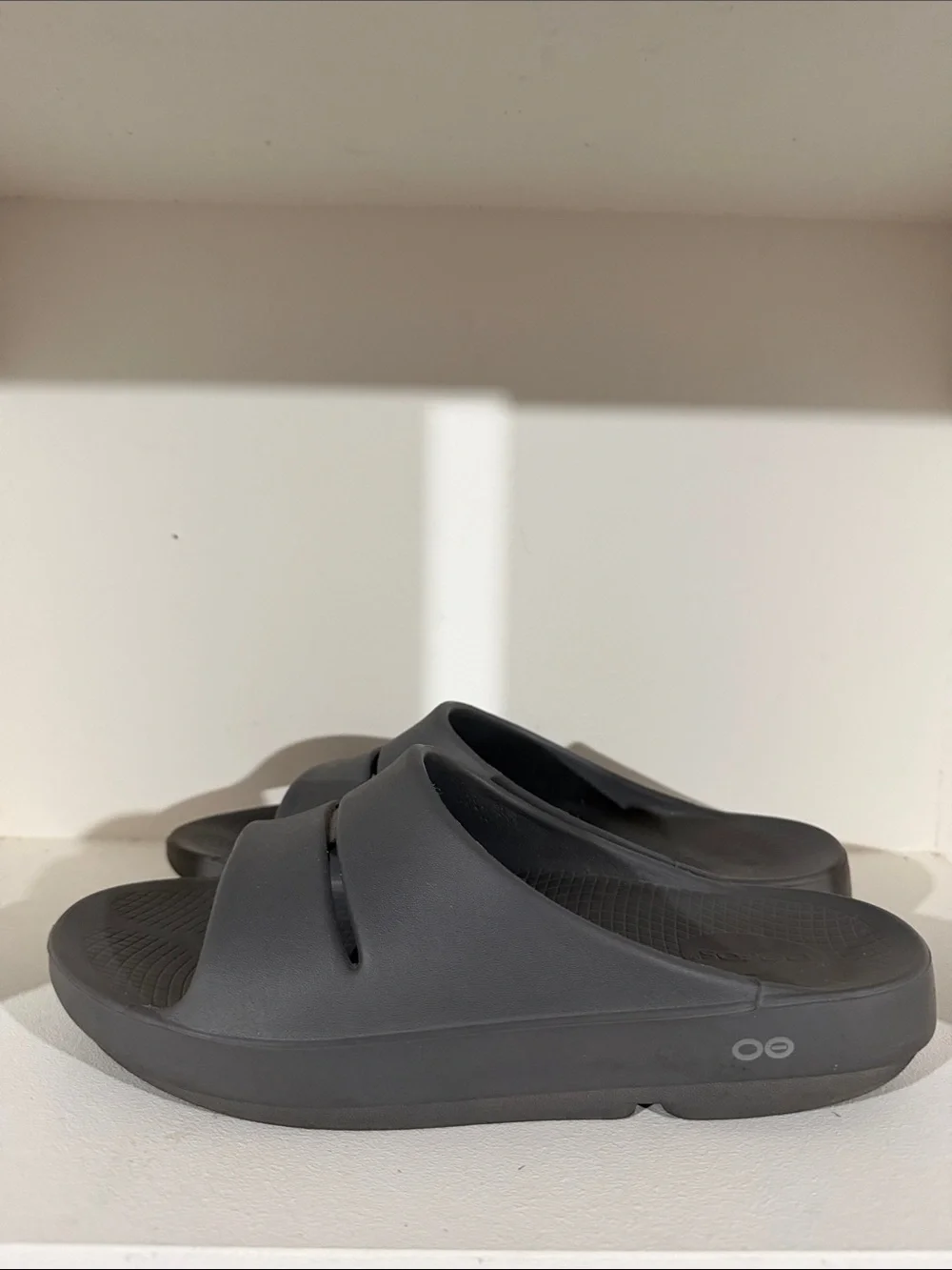 Oofos Ooahh Recovery Slides Grey Men’s Size 10 Women’s 11